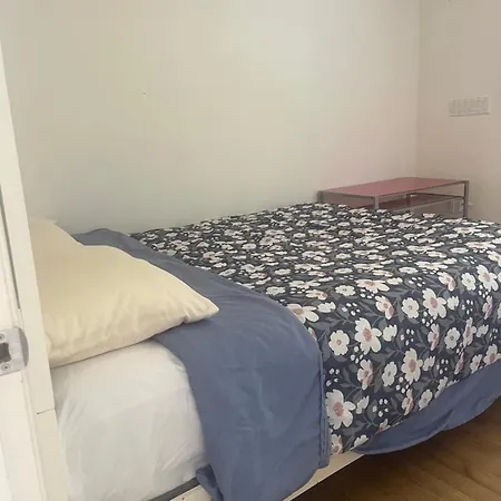 Close Uvic Three Bedroom One Bathroom Unit-2