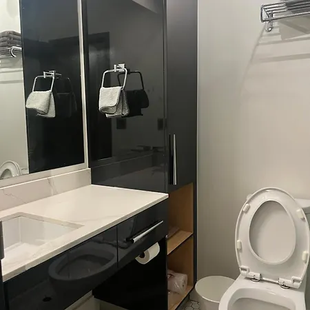 Downtown One Bedroom Apartment 1-2