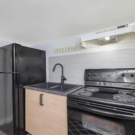 Quaint 1 Bedroom Lower Suite In Victoria, Bc-2
