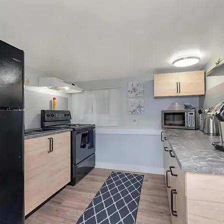 Quaint 1 Bedroom Lower Suite In Victoria, Bc-3