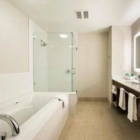Holiday Inn Express & Suites Victoria-Colwood By Ihg-2