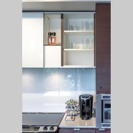 Clean 3Rd Floor Executive 1 Bedroom Apt In Old Town China Town-3